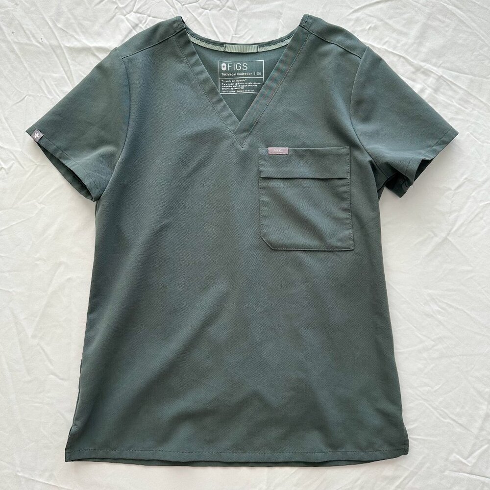 Figs Bonsai Bei Cargo Scrub Top